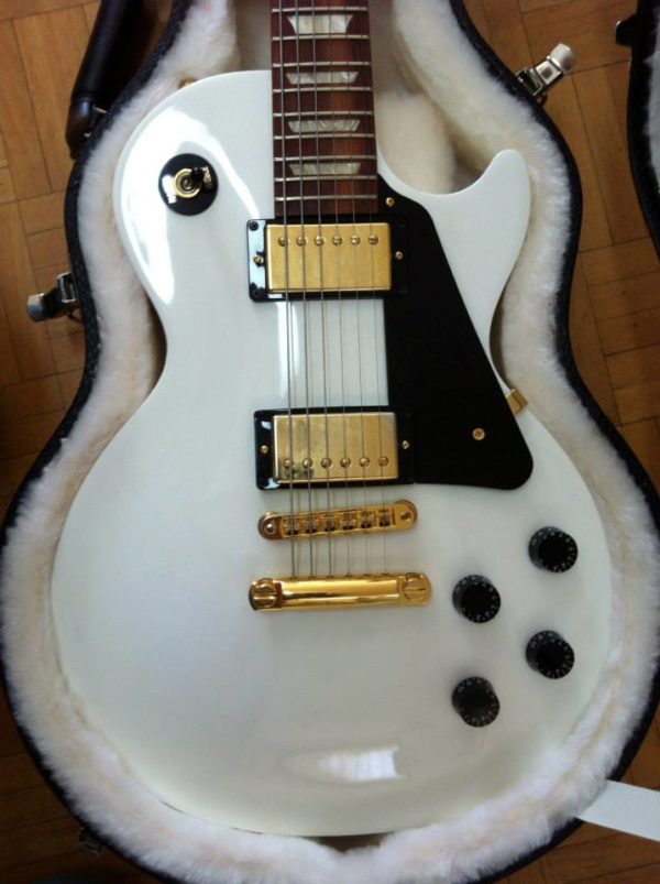 Gibson Les Paul in vendita da R&D Sound. R&D sound è a Lugano ed è raggiungibile da Como, Bellinzona, Locarno e da tutto il Ticino.